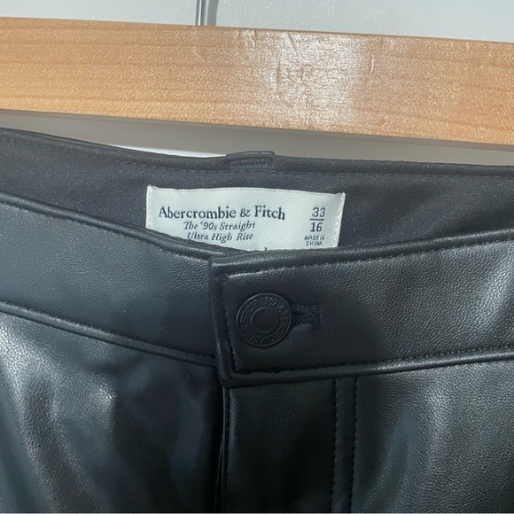 NWT A&F Faux Leather 90s Straight Leg Pant 33 - Picture 3 of 5